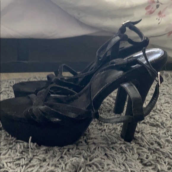 Black platform heels - Picture 2 of 2